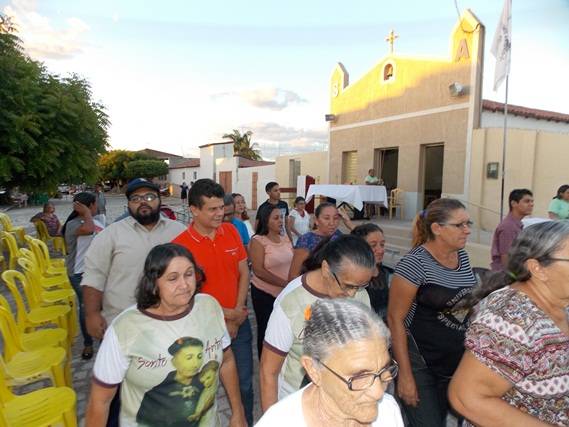 Prefeito Juninho Alves participa de encerramento da Festa de Santo Antônio no Bairro Leandro Bezerra