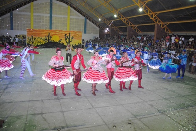 Equipe “Junina A Nordestina” é a grande campeã do concurso de quadrilhas estilizadas em Caraúbas