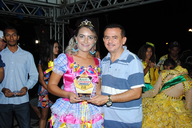 Apresentações e concurso de Rainha do Milho marcam a 25ª noite de festividades juninas em Caraúbas