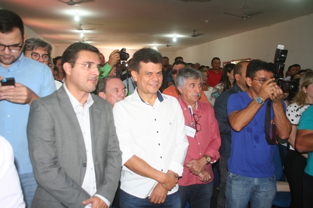 Prefeito Juninho Alves e vice Paulo Brasil participam de audiência Pública da Caravana das Águas em Pau dos Ferros