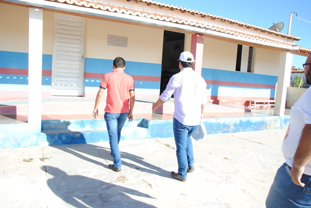 Prefeito Juninho Alves visita zona rural e acompanha reparo nas estradas vicinais