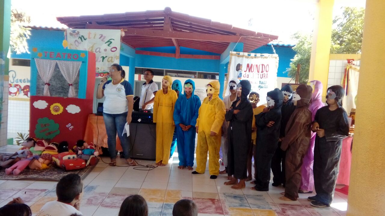 Escola Leônia Gurgel celebra Dia do Folclore com apresentações e contação de histórias