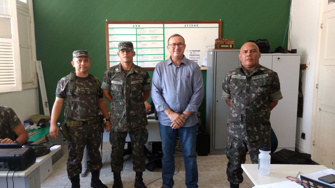 Vice-prefeito Paulo Brasil convida 7ª Brigada de Infantaria Motorizada para desfile cívico em Caraúbas