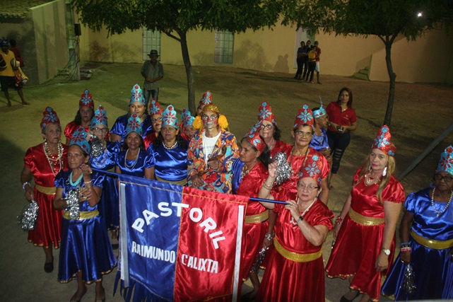 Apresentação cultural do Grupo de Idosos Amantes das Caraubeiras na 1ª Expoeste, marca abertura da semana do idoso em Caraúbas