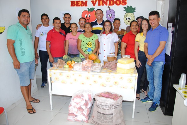 Prefeito Juninho Alves participa de entrega da compra direta da agricultura familiar