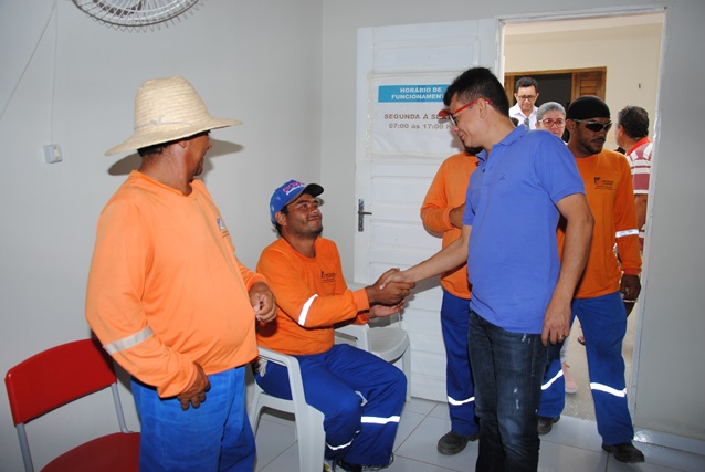 Prefeito Juninho Alves participa de ação preventiva de saúde voltada para os garis