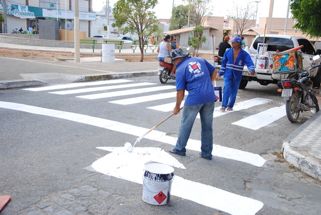 Prefeitura e Detran/RN realizam pinturas de sinalização de trânsito pelas ruas de Caraúbas