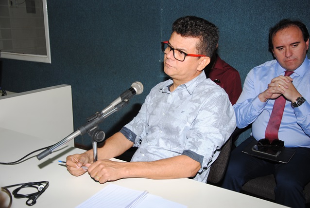 Prefeito Juninho Alves participa de programa radiofônico e faz balanço do primeiro ano de sua administração