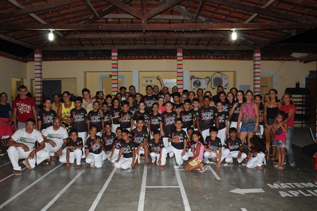 Alunos dos Cras de Caraúbas são batizados por profissionais de capoeira no 2º CFC Caraúbas Fest Capoeira