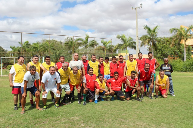 Prefeito Juninho Alves participa de partida de futebol entre amigos organizada pelos irmãos Bem-Te-Vi e Sabiá