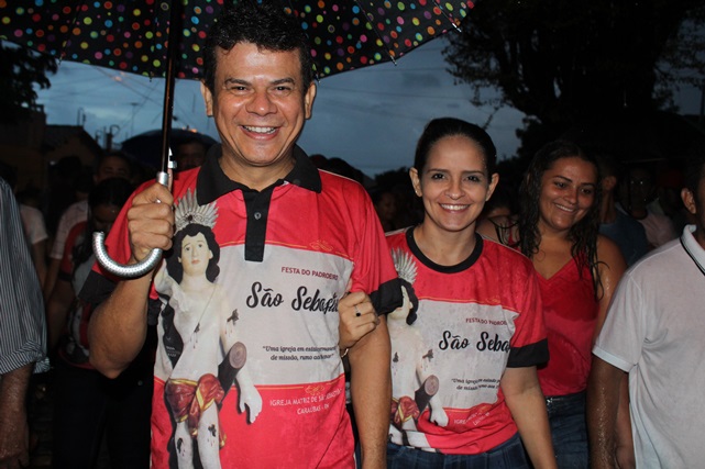 Prefeito Juninho Alves participa de procissão de encerramento da Festa de São Sebastião em Caraúbas