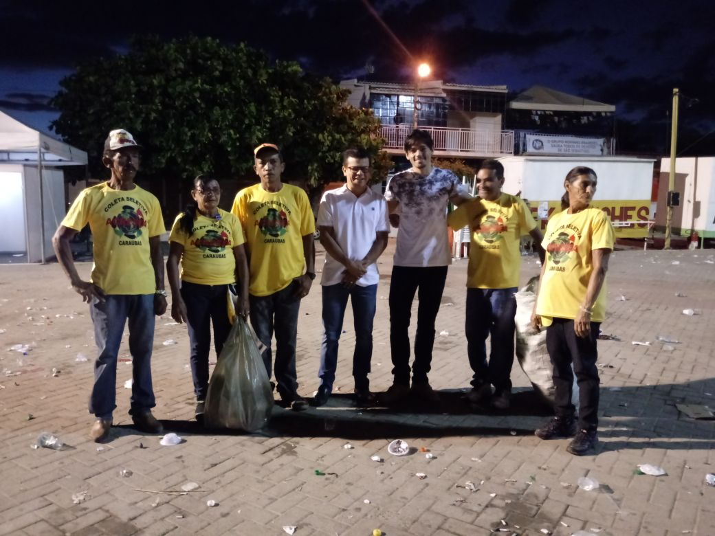 Prefeito Juninho Alves visita Praça de Eventos para conferir de perto o trabalho dos garis e equipe da Acresea sobre a coleta seletiva e limpeza.