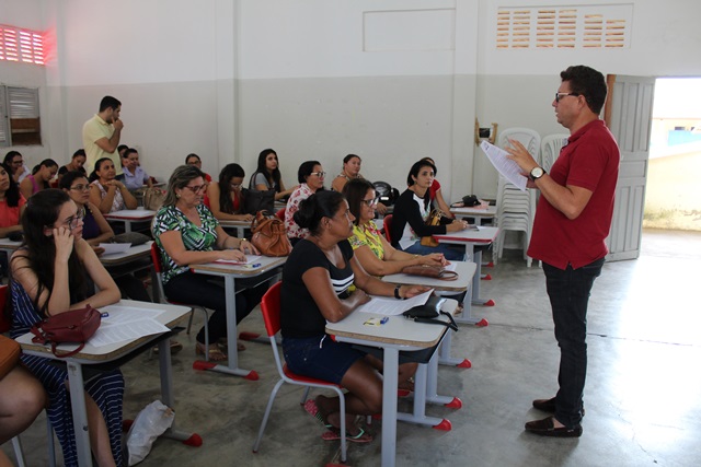 Reuniões com professores e funcionários marcam início de ano letivo nas escolas municipais de Caraúbas