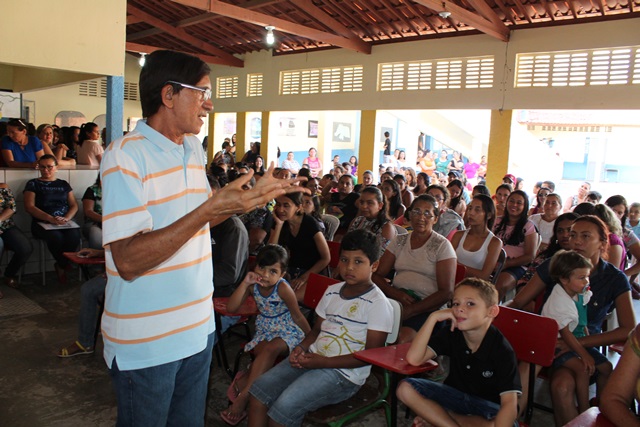 Pais e filhos participam de aula inaugural nas escolas da rede municipal de Caraúbas