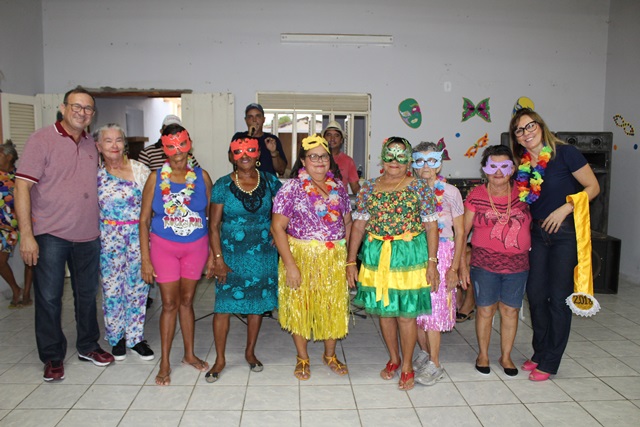 Carnaval dos Idosos “Amantes das Caraubeiras”  tem programação animada de carnaval