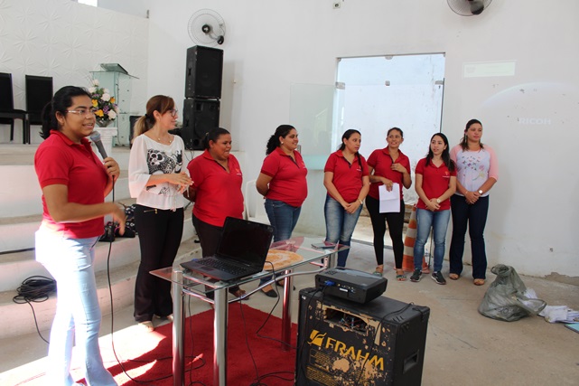 Assistência entrega fardamento a usuários dos Cras Edigardo Braga e Manoel Maria em Caraúbas