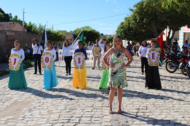 Escola Municipal Josué de Oliveira realiza desfile cívico em comemoração aos 54 anos de fundação em Caraúbas