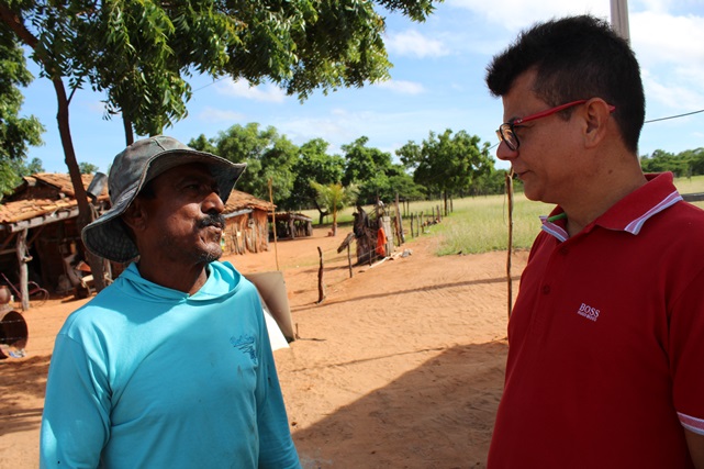 Prefeito Juninho Alves visita unidades habitacionais na zona rural de Caraúbas