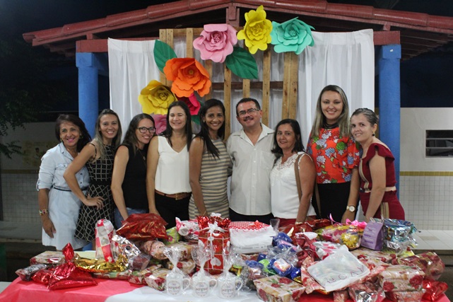 Escola Leônia Gurgel realiza tarde de show para homenagear Dia das Mães