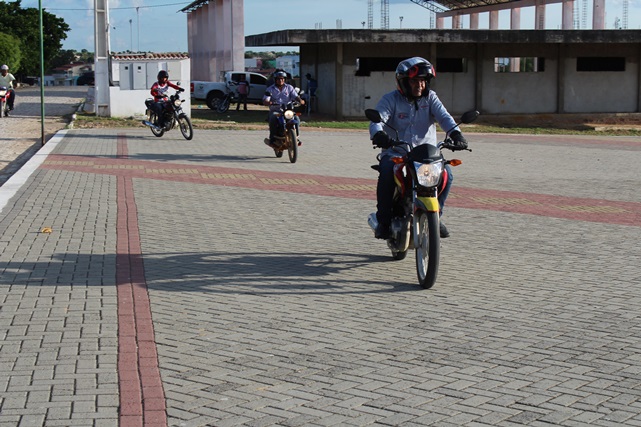 Prefeitura de Caraúbas e Detran realizam curso de pilotagem consciente dentro da campanha “Maio amarelo”