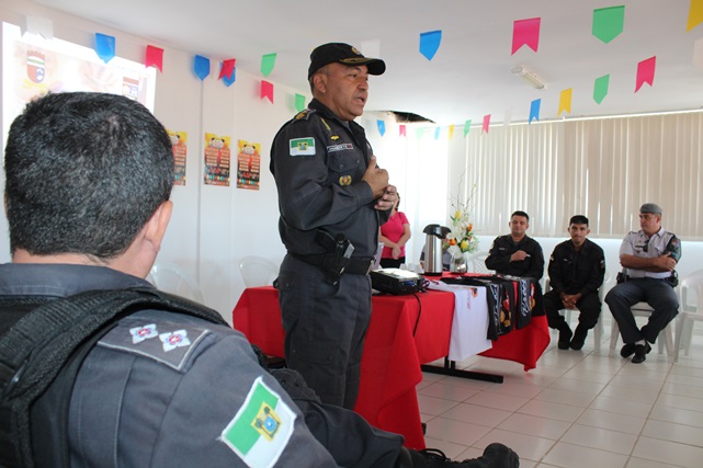 Secretaria de Educação recebe comando da Polícia Militar para detalhar implantação do Proerd em Caraúbas