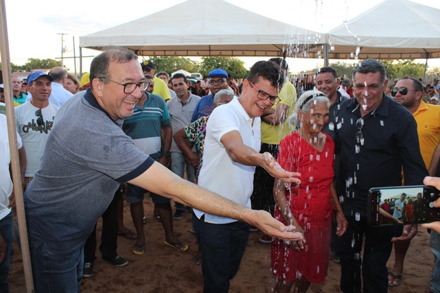 Prefeitura de Caraúbas e Governo do RN inauguram adutoras que irão beneficiar moradores da região da várzea