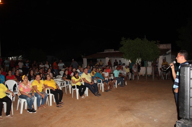 Prefeito Juninho Alves e vice-prefeito Paulo Brasil participam de roda de conversa com moradores da Boágua e região