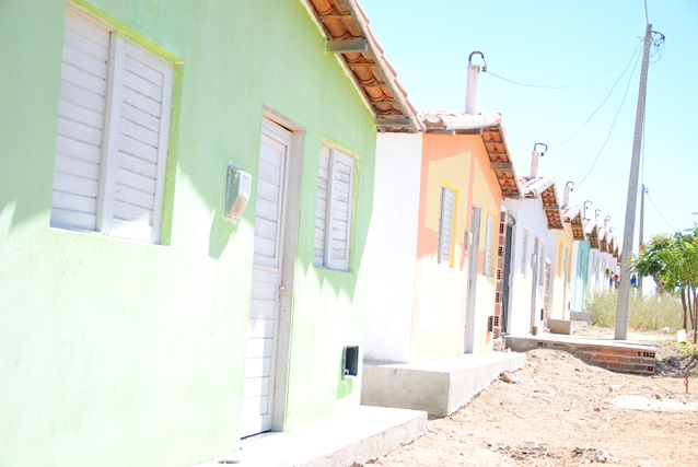 Residências de conjuntos habitacionais em Caraúbas ganharão escrituras públicas