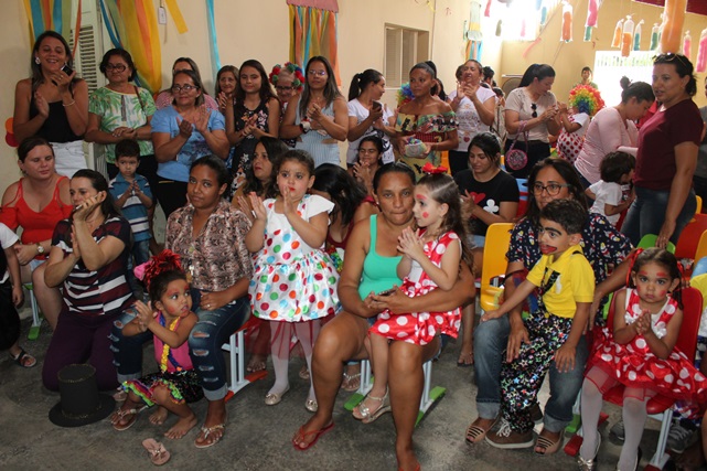 Alunos da Casa da Criança realizam apresentações com tema “Circo Encantado” em Caraúbas