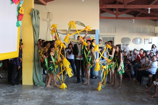 Feira Literária movimenta cultura da Escola Josué de Oliveira em Caraúbas