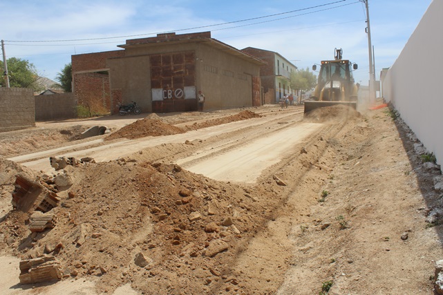 Prefeitura inicia obras de pavimentação da Avenida Jório Fernandes em Caraúbas