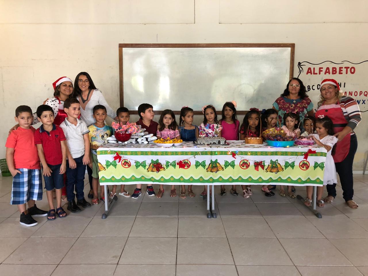 Professoras homenageadas promovem aula da saudade para os formandos do ABC da Escola Josué de Oliveira