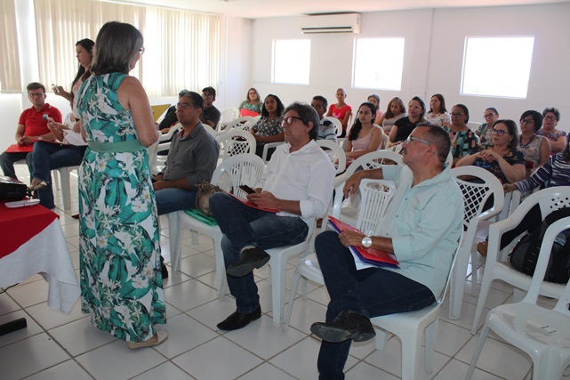 Gestores e bibliotecários das escolas municipais participam de Formação em Caraúbas