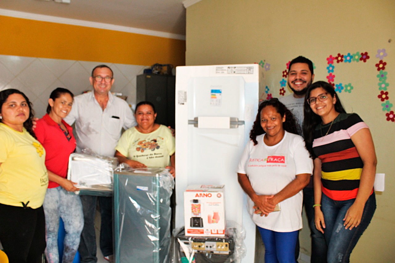 Secretaria de Assistência Social entrega eletrodomésticos a unidades do Cras em Caraúbas