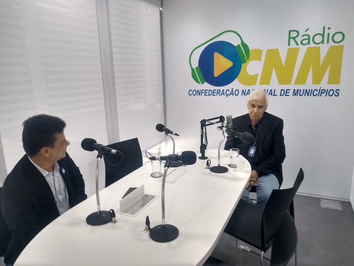 Em Brasília prefeito Juninho Alves concede entrevista a Rádio CNM