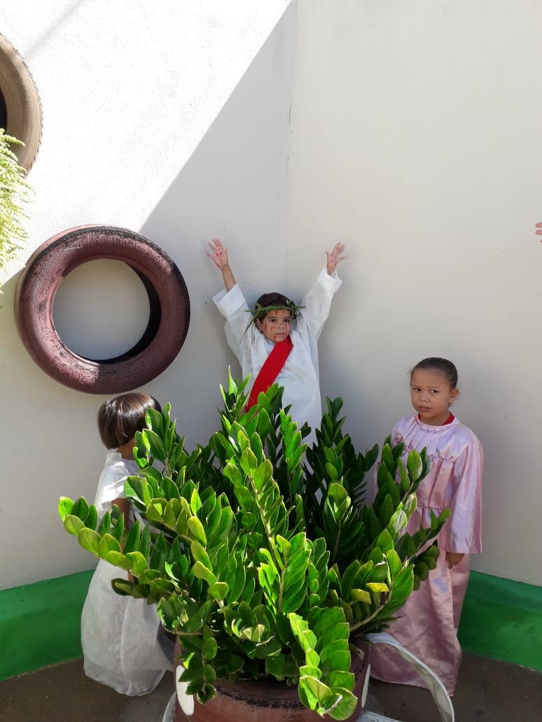 Centro Infantil Maria Madalena em Caraúbas realiza culminância da Páscoa com apresentação da via sacra infantil