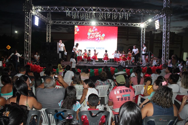 Cmei Monsenhor Raimundo Gurgel realiza Mostra Cultural “A magia do Natal Contada Através da Música e Dança”