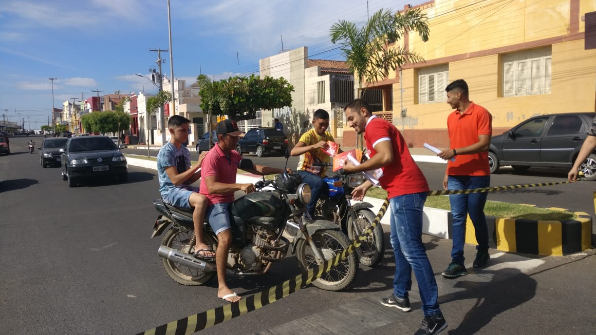 Secretaria de Saúde realiza blitz do “Dezembro Vermelho” no centro de Caraúbas