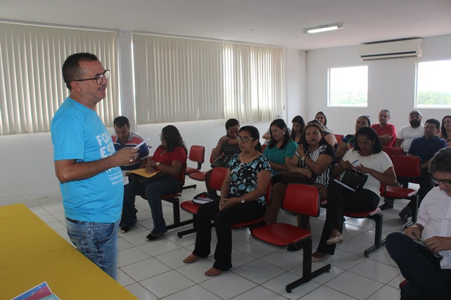 Secretaria de Educação reúne escolas públicas de Caraúbas para debater e construir Calendário Escolar