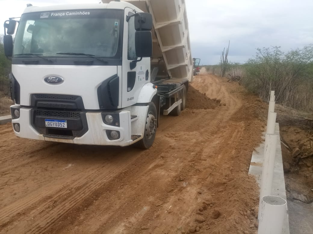 Prefeitura de Caraúbas conclui obras da ponte Córrego do Anjo na comunidade do Santo Antônio