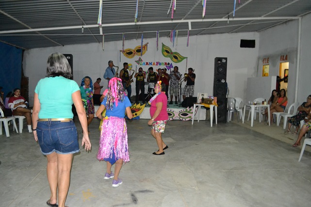 Muita alegria e diversão no “Carnaforró” do Grupo de Idosos em Caraúbas