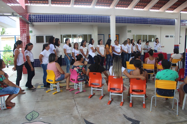 Aula inaugural com os pais e responsáveis pelos alunos marca o primeiro dia letivo nas escolas da rede municipal