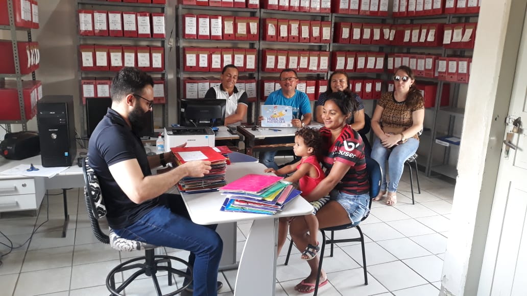 Secretário de Educação Francisco Antônio visita escolas acompanhando calendário de matrículas