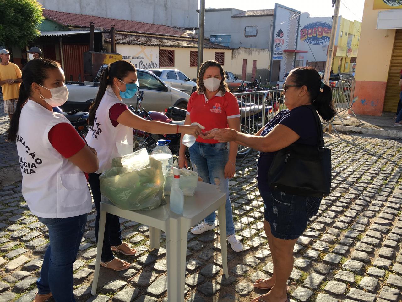 Caraúbas-RN retoma feira hortifruti com normas de higiene e distanciamento social contra a Covid-19