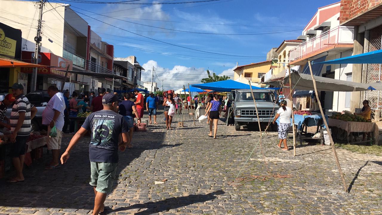 Feira Livre de Caraúbas tem mais um dia marcado pela prevenção ao Coronavírus