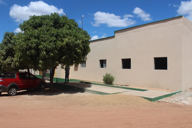 Secretário de Educação visita conclusão da reforma em escola da comunidade de Cachoeira