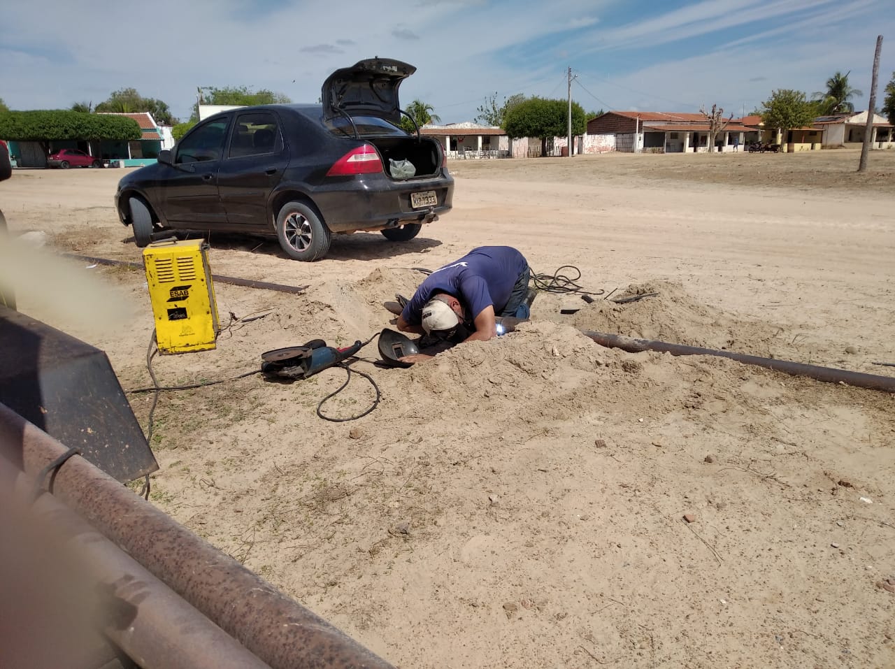 Prefeitura de Caraúbas realiza reparos na adutora da comunidade da Mariana