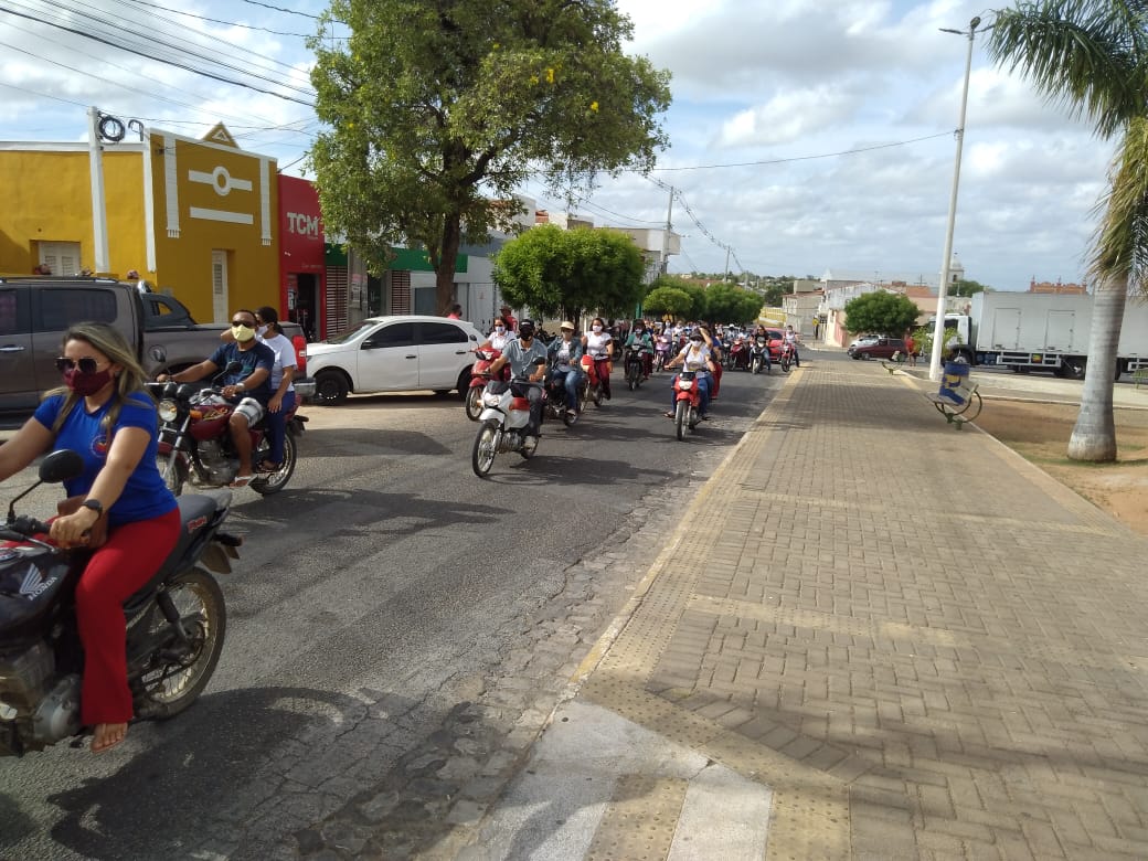 Secretaria de Educação realiza carreata para incentivar a matrícula escolar no município de Caraúbas