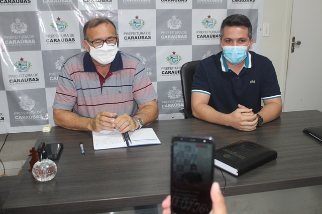 Comitê de enfrentamento a Covid-19 realiza live para falar sobre atual momento da pandemia em Caraúbas