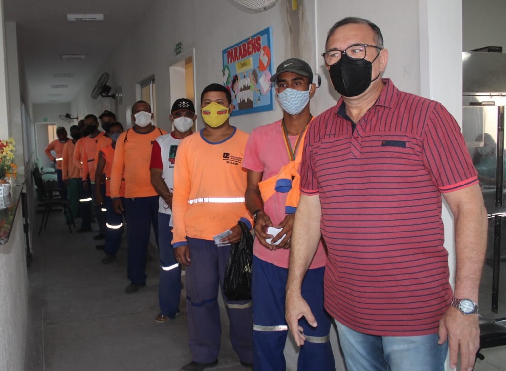 Garis de Caraúbas são vacinados contra a Covid-19